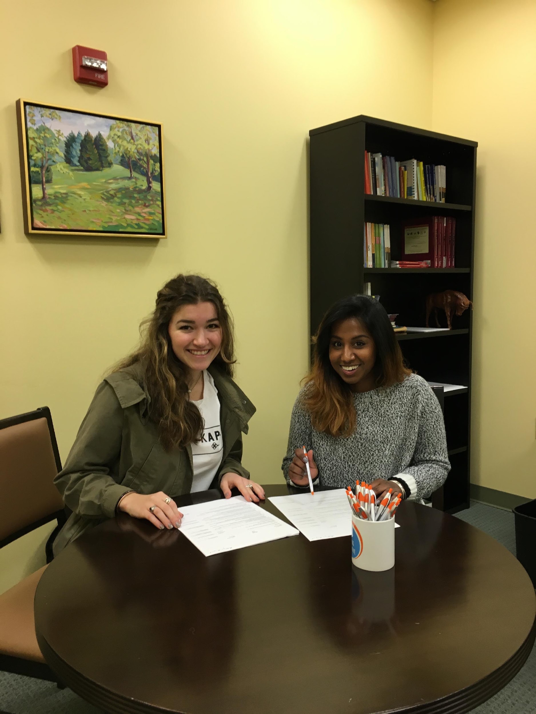 An HWI consultant and student work together in the writing center. Photo by Heidi McKee.